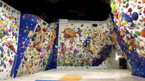 愛知県のクライミング施設「ボルダリングジム ぴなくる2 豊田店」